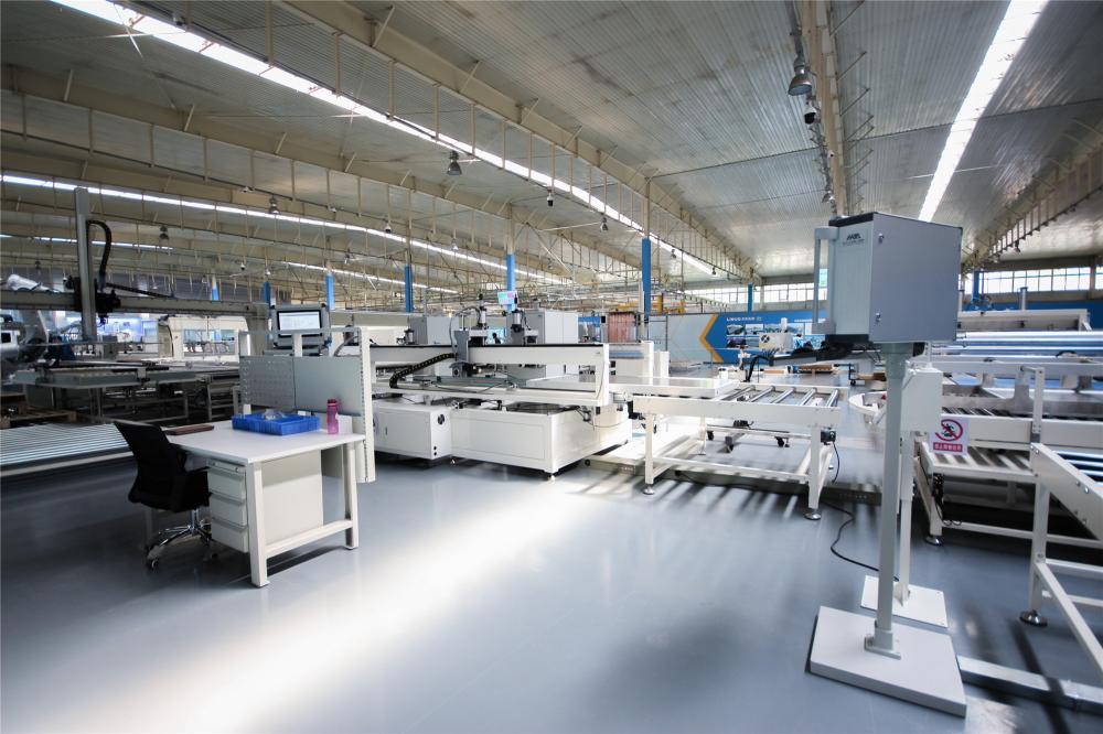 Flat plate collector production line (10)