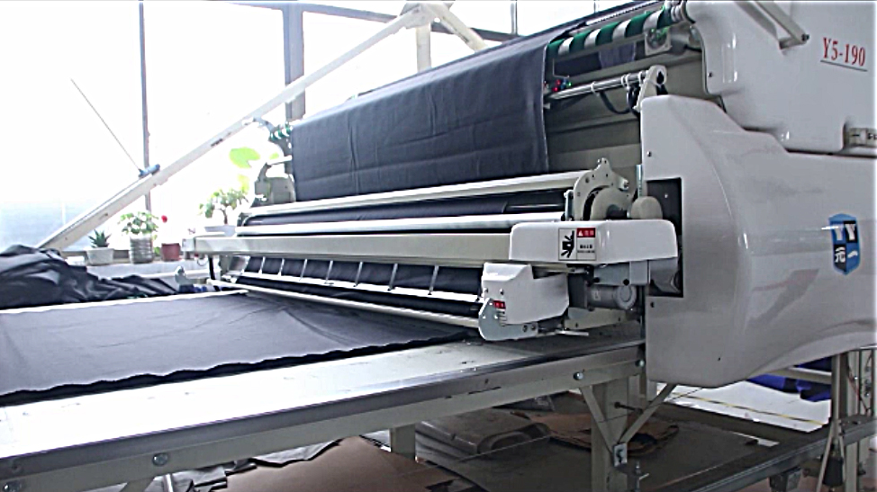 Automatic cloth pulling  machine