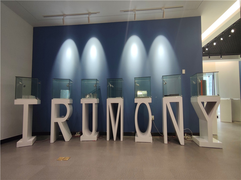 Trumony04