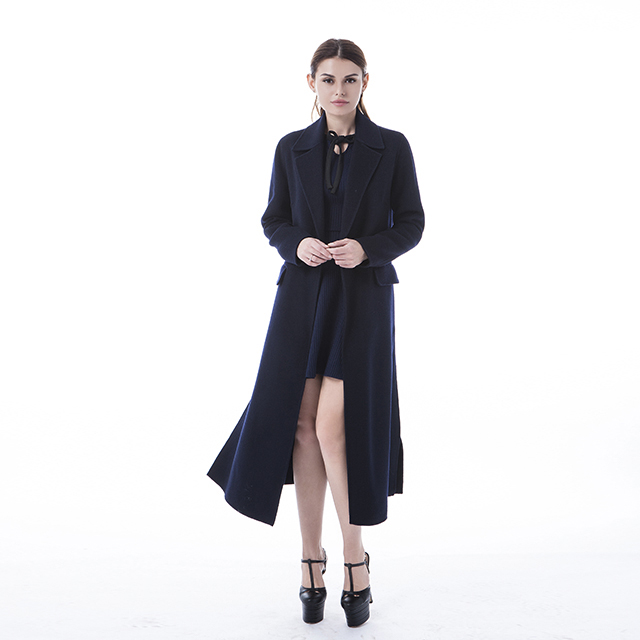 Fashion cashmere overcoat in autumn and winter