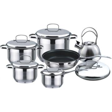 11pcs Cookware set with whistling kettle