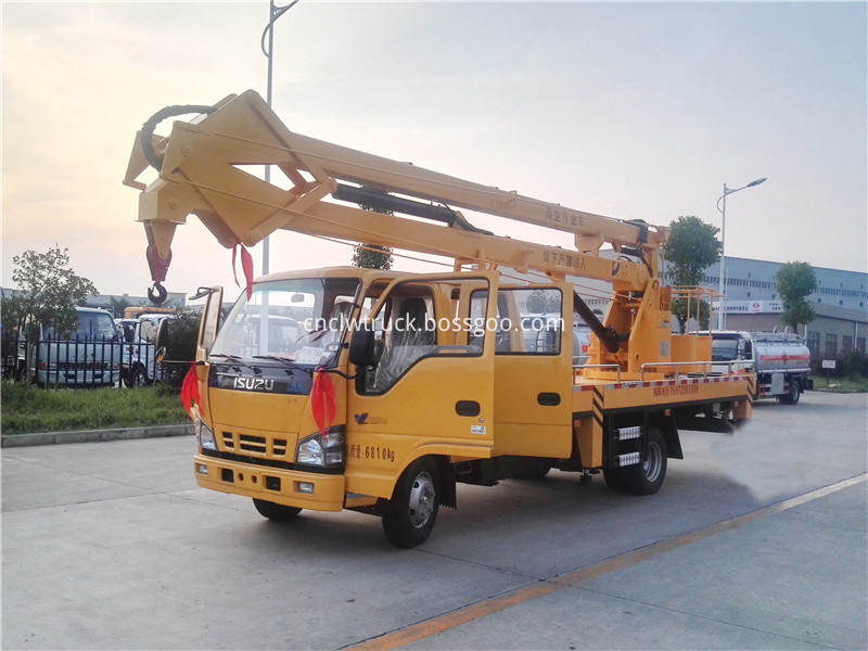 truck with bucket lift 1