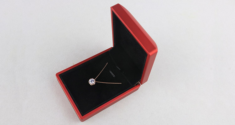 Glossy Red LED Light Pendant Necklace Box 