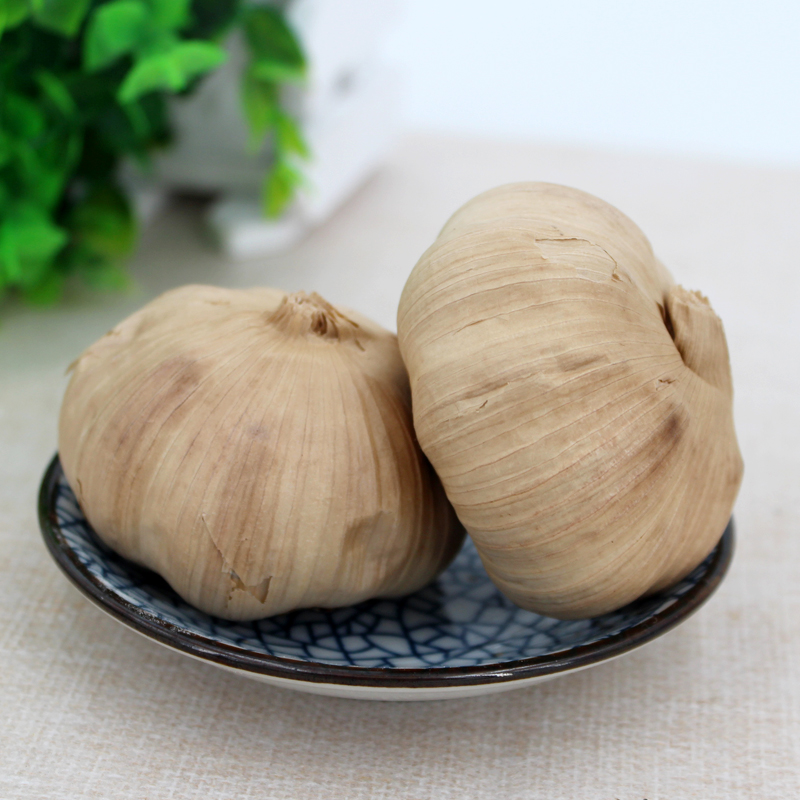 whole black garlic 