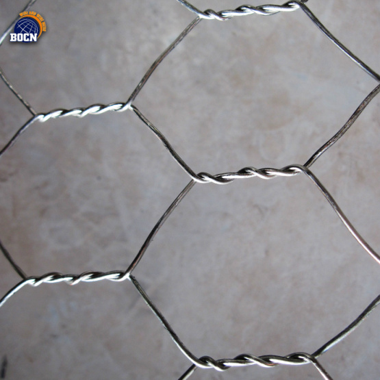 Hexagonal wire mesh for chicken wire