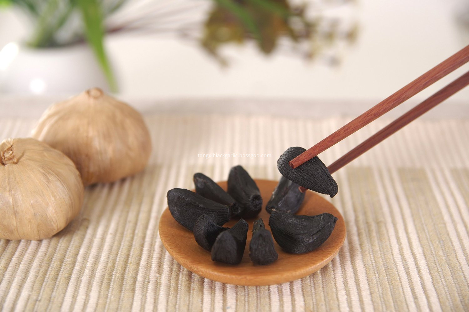 peeled black garlic