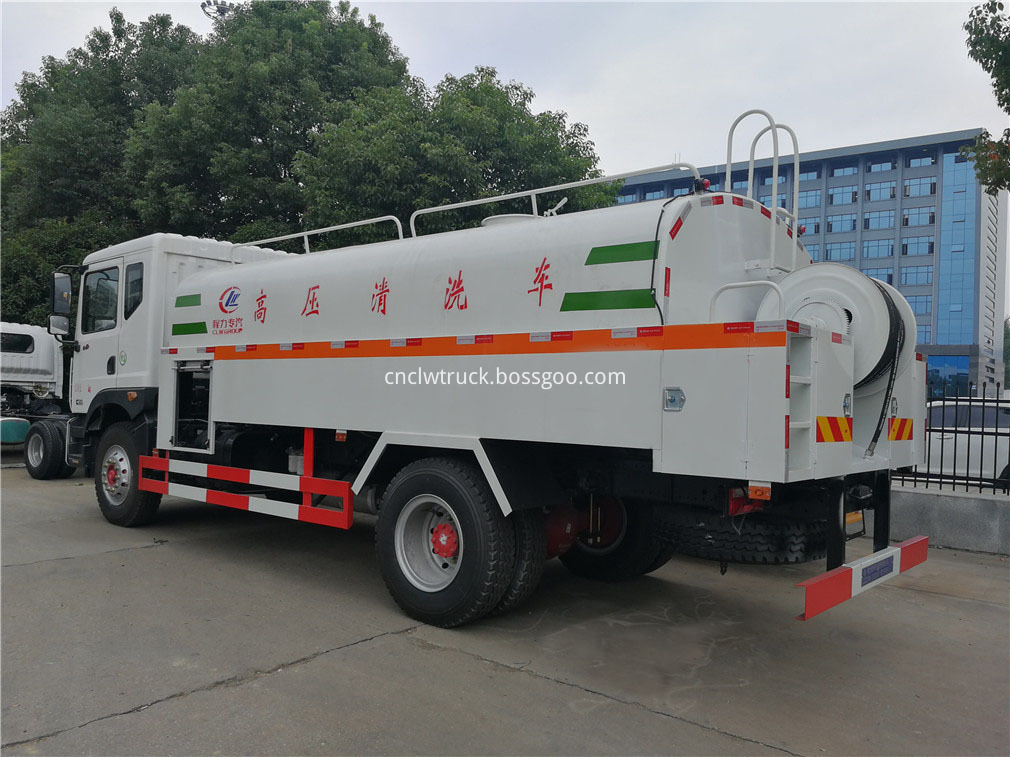 high pressure washing truck 3