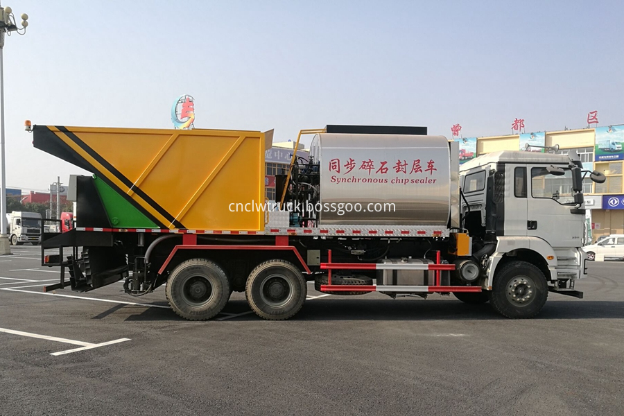 Synchronous Chip Sealing Truck  1