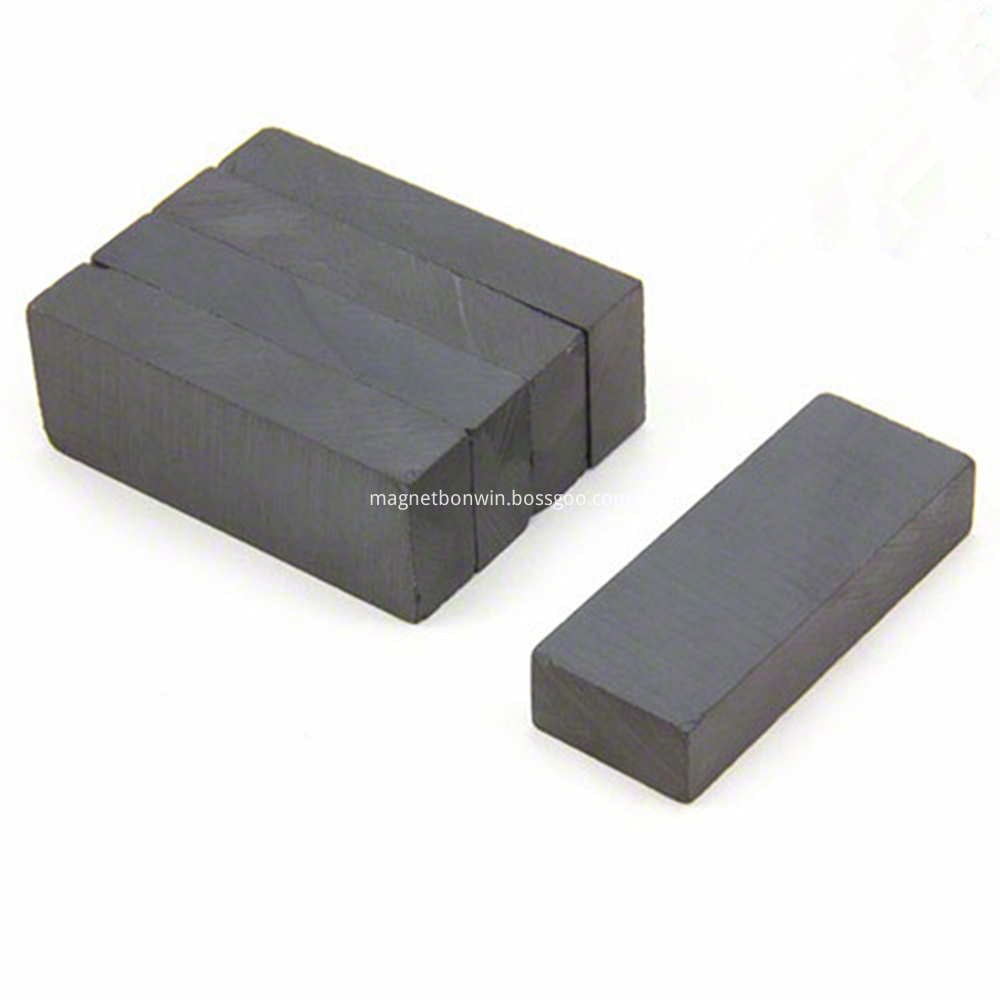 Block ceramic ferrite magnet