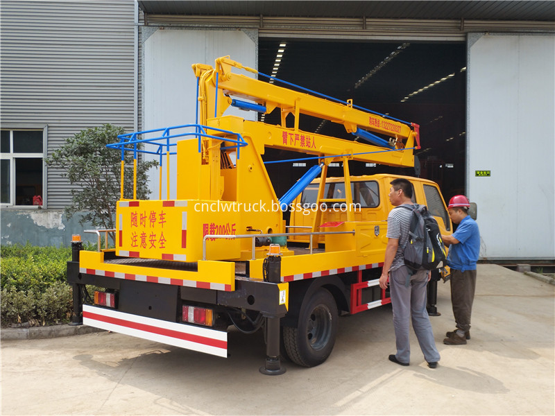 overhead working truck 2