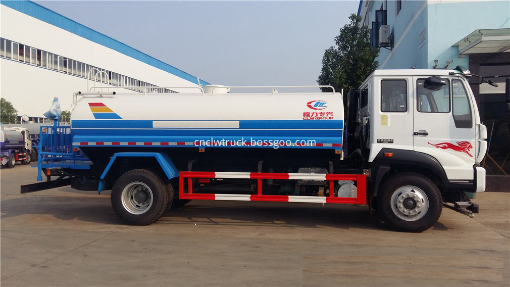 sinotruk 10000 liter water tank truck 2