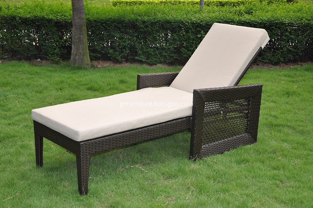 Rattan Pool Sunbed