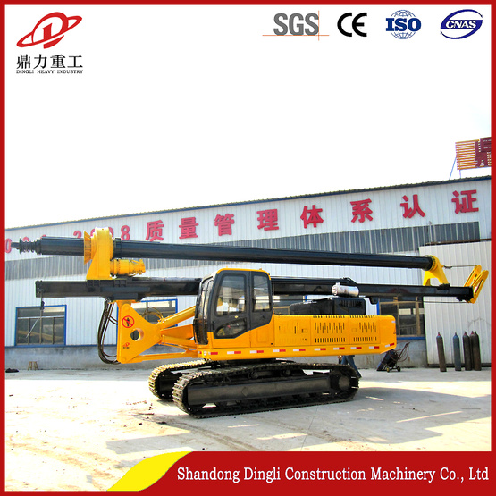 Tracked portable pile driver for construction site