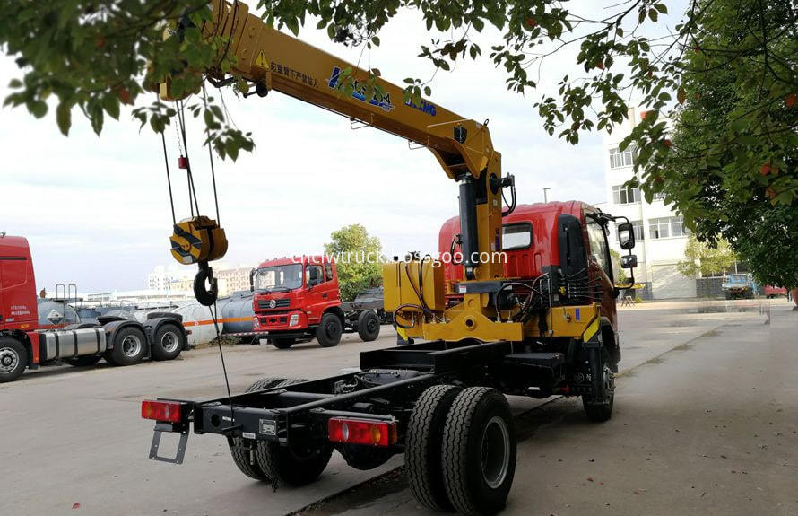 Crane Truck 5tons 3