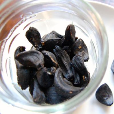 peeled black garlic 