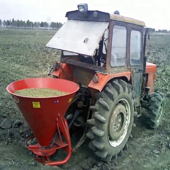 Seed and fertilizer spreader broadcast sower