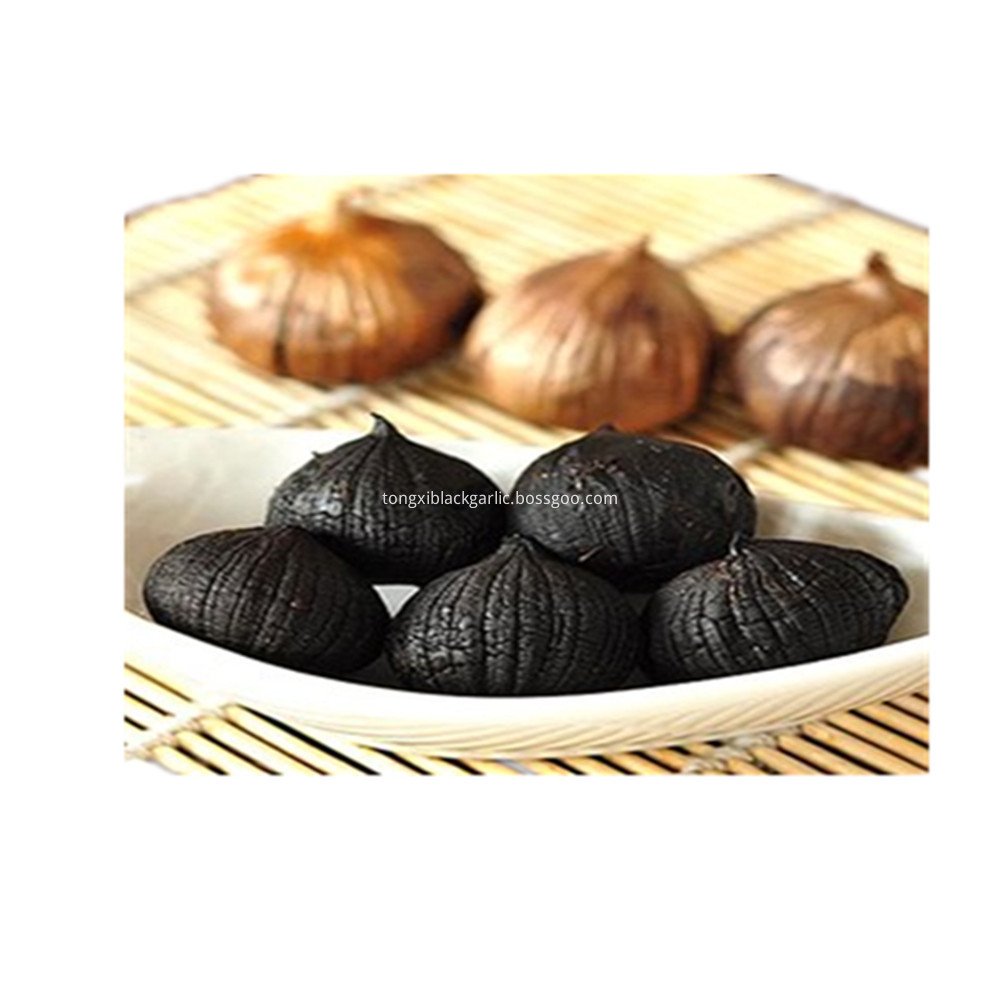 peeled solo black garlic