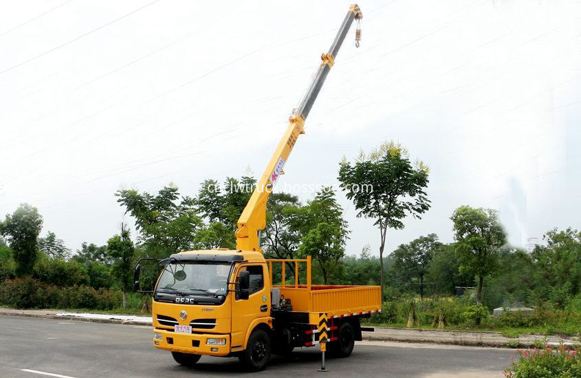 lorry mounted crane 2tons 1
