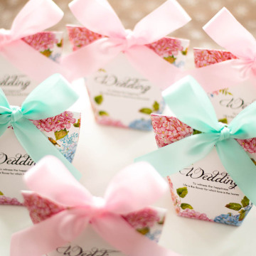 Pyramid paper candy box wedding favors
