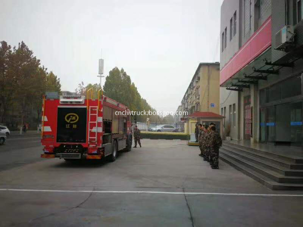 CAFS foam fire truck 3