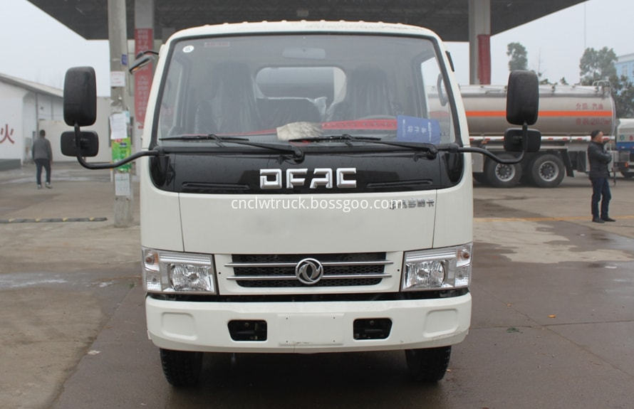 Asphalt distribution truck 3