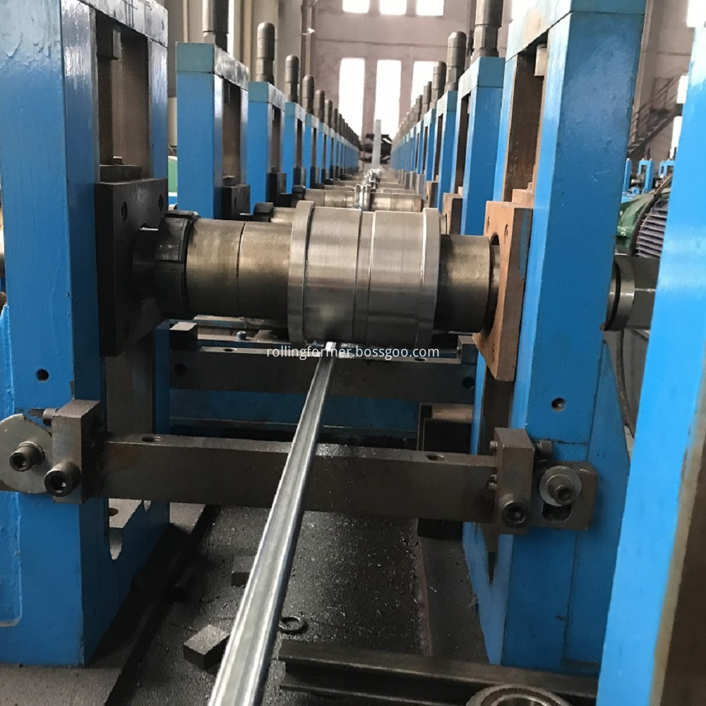 Ceiling roll forming machine