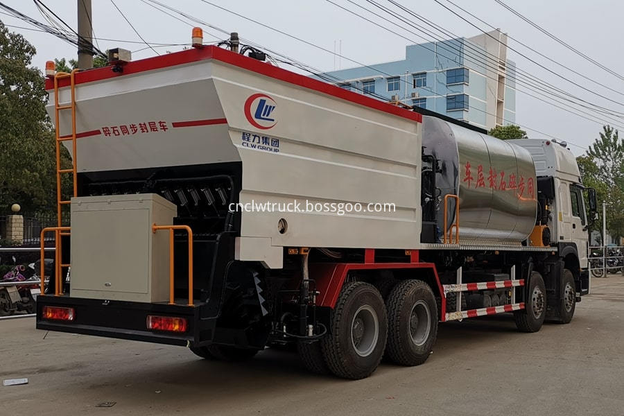 Bitumen And Gravel Synchronous Seal Truck 2