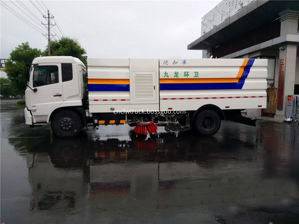 Cleaner Sweeper Truck 4