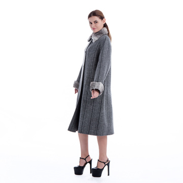 Fashionable cashmere coat with fur collar