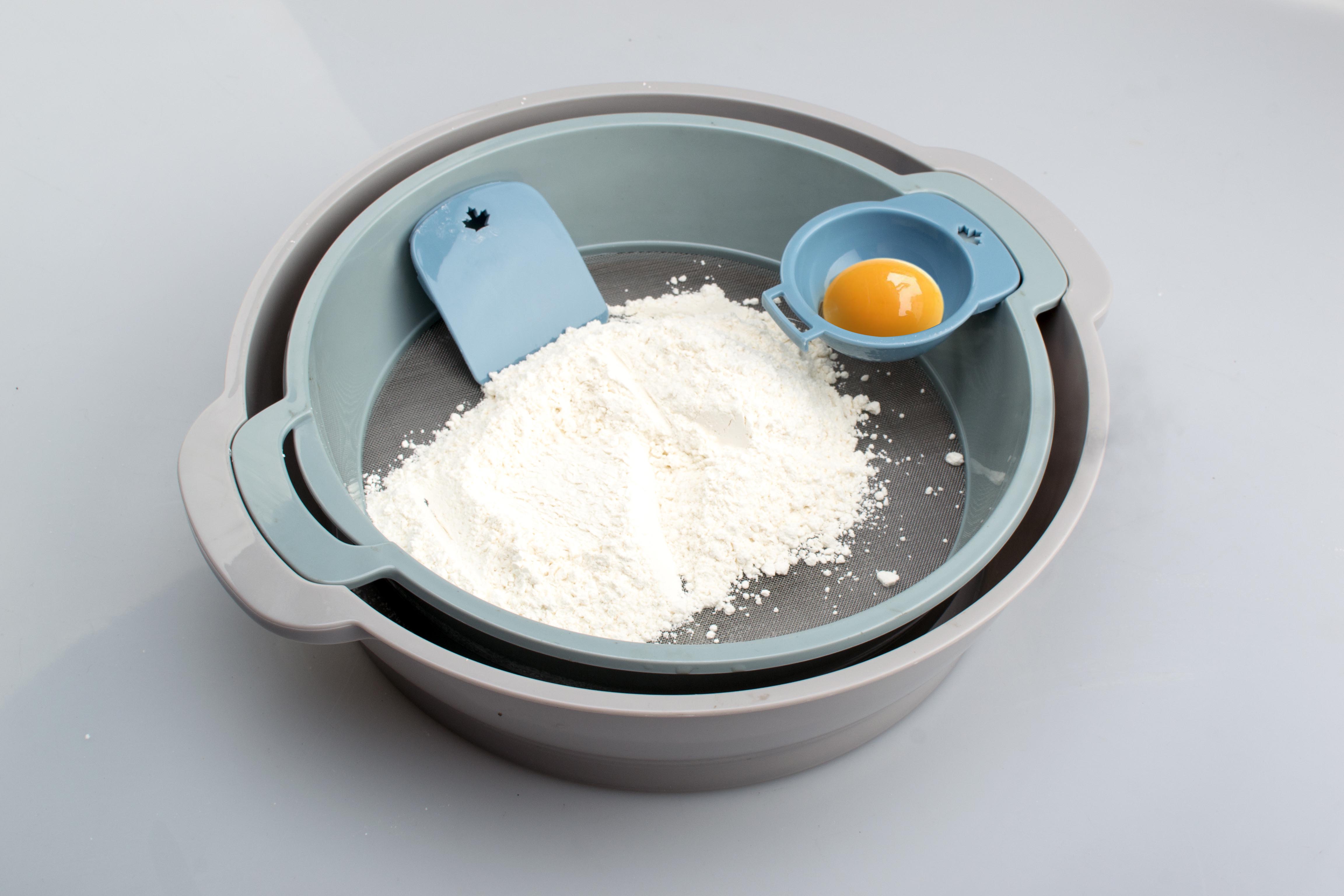 Plastic Flour Sifter Set