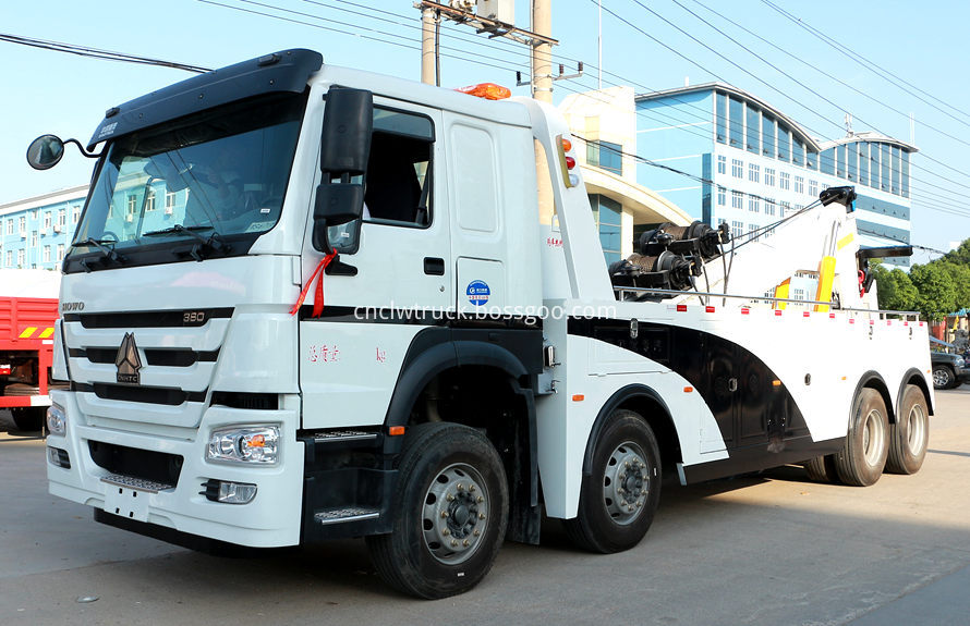 semi-trucks towing vehicles