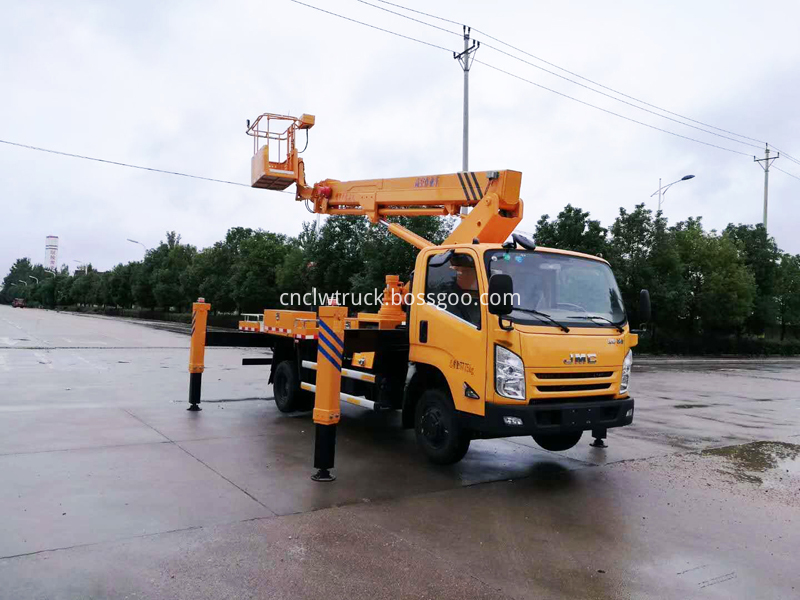 aerial lift bucket truck1