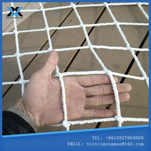 Anti-falling net for manhole cover
