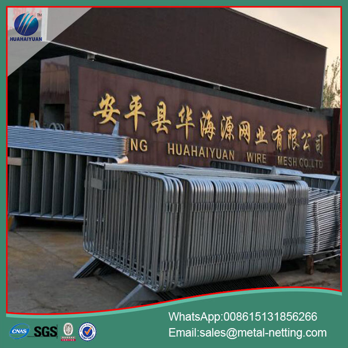 temporary traffic barrier pipe welded temporary fence