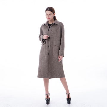 Camel-coloured cashmere overcoat with fur collar