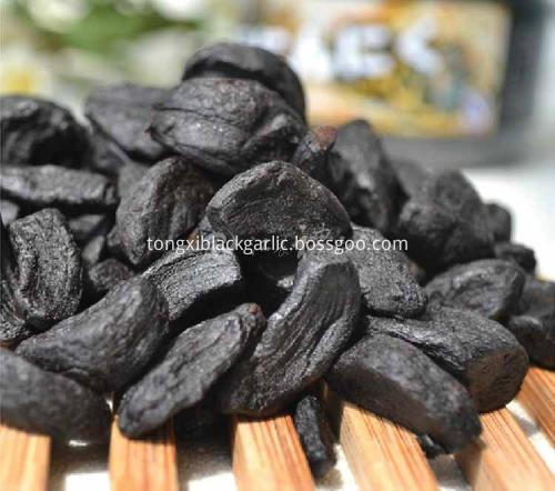 peeled black garlic 