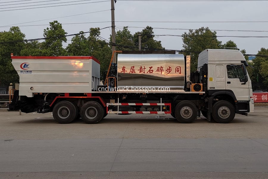 Bitumen And Gravel Synchronous Seal Truck 1