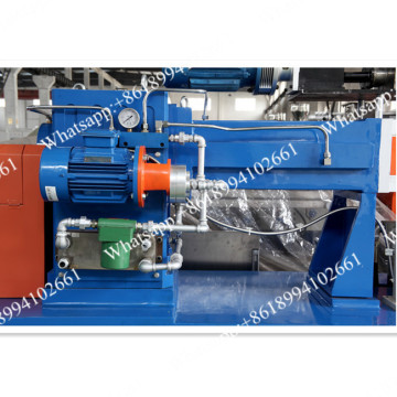 Co-rotating twin screw extruder for plastic resin