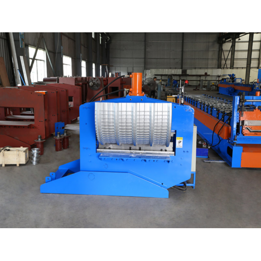 Automatic roofing sheet bend curving machine