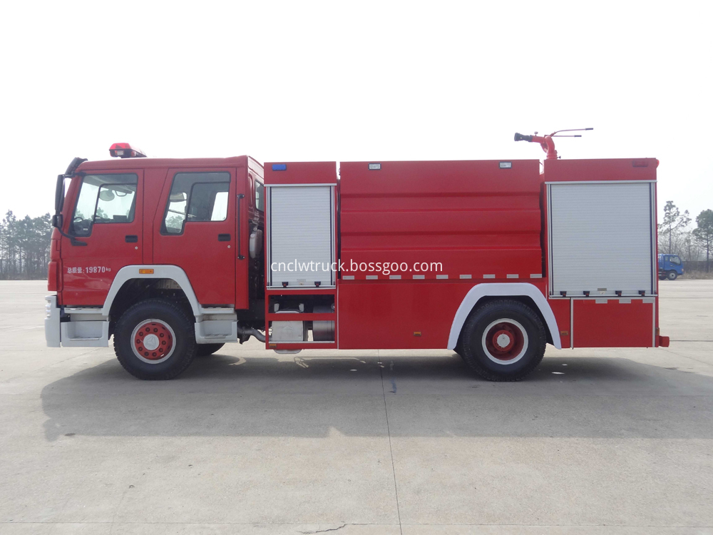 sino howo fire fighting truck 4