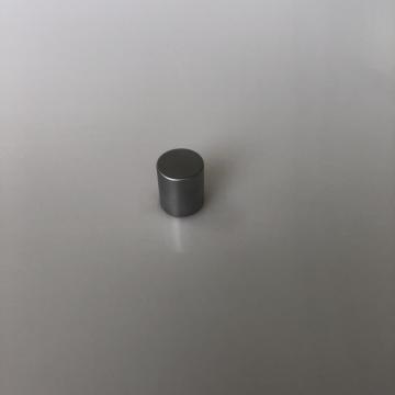 Round zinc cap with magnet function