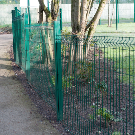 white wire mesh fence panel