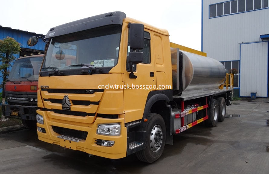 bitumen emulsion spraying truck