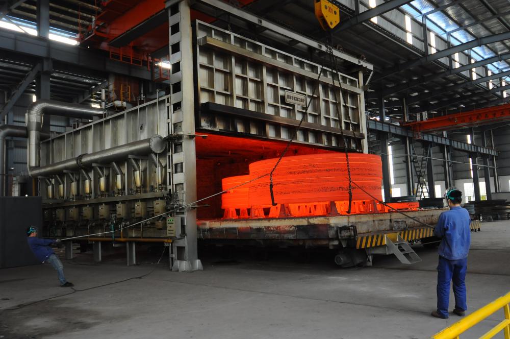 Large oil and gas trolley furnace