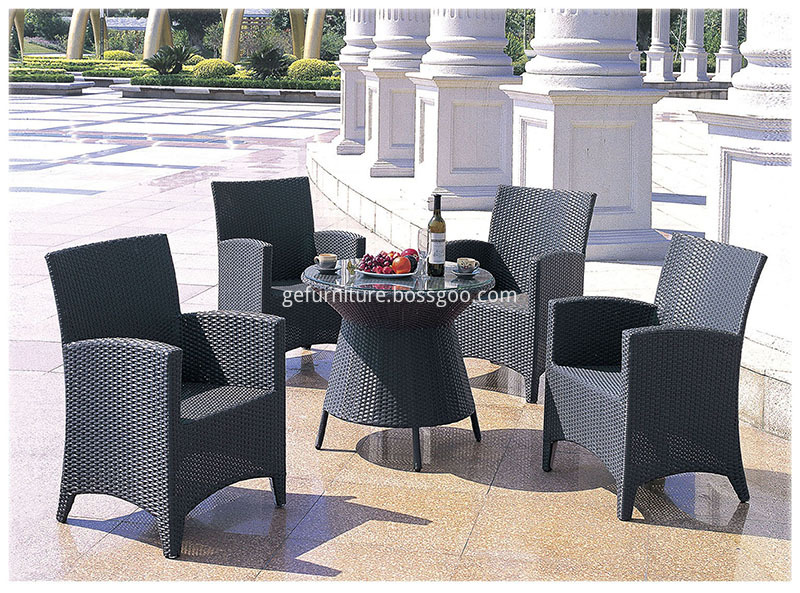 Round aluminum dining set