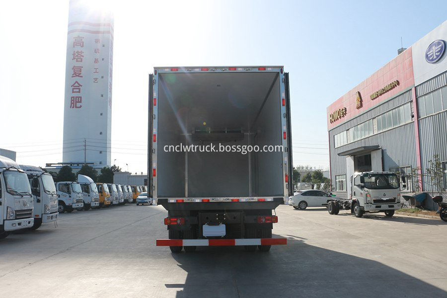 dongfeng refrigerator van truck 5