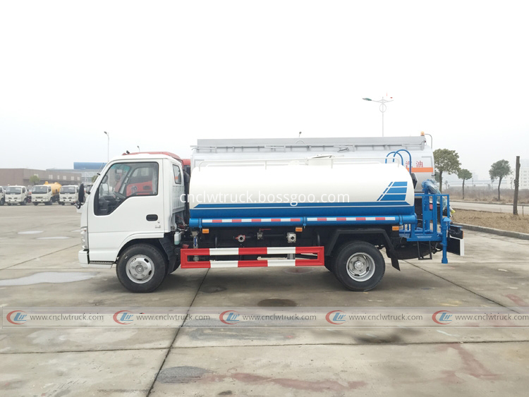 water spraying truck 1