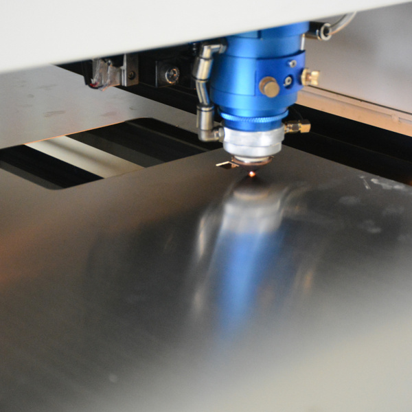 Laser cutting machine for metal sheet