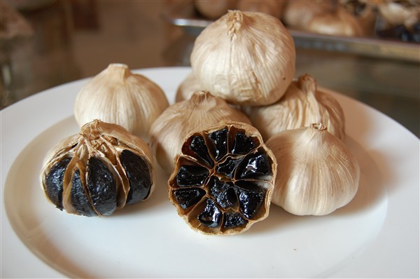 whole black garlic  (101)