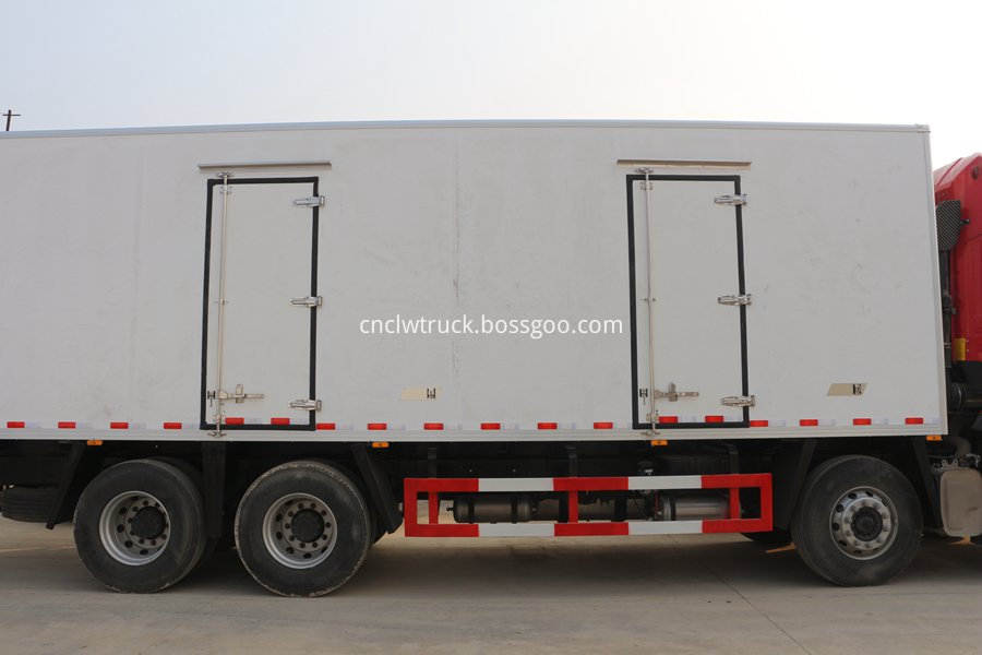 refrigerated cold room van truck 4